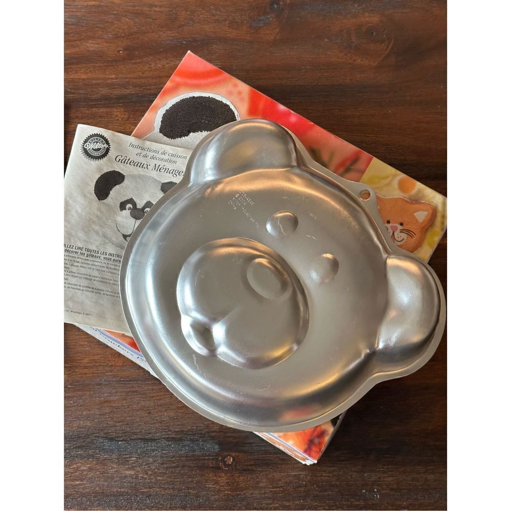 Vintage Wilton cake pan and year 2000 Cake decorating book